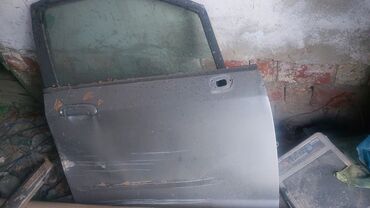 дверь на фит: Передняя правая дверь Honda 2003 г., Б/у, цвет - Серебристый,Оригинал
