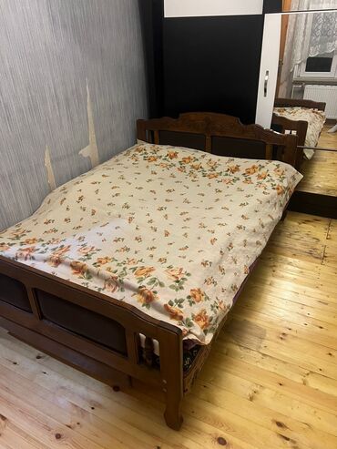 продам кровать двуспальную бу: İşlənmiş, İkinəfərlik çarpayı, Matras ilə, Siyirməsiz