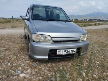хоба машина: Nissan Cube: 1998 г., Хэтчбэк