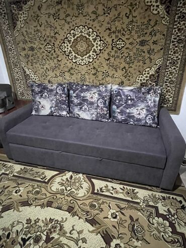 подушка для дивана: Диван-керебет, Колдонулган