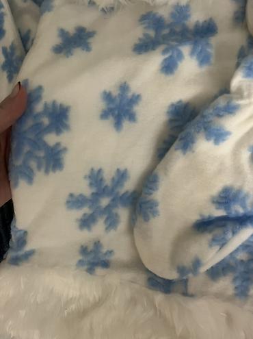 Карнавальные костюмы: Костюм Снегурочки (женский) - Эффектное голубое пальто из — 8