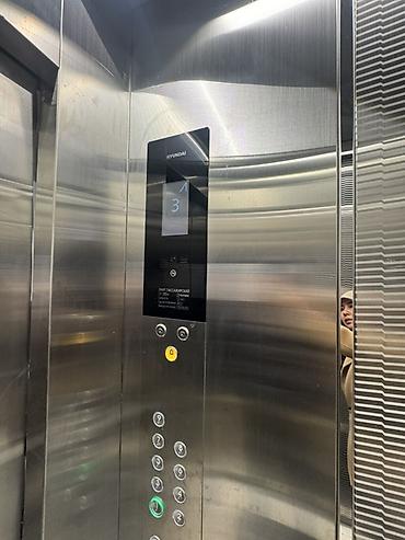 Паркинги: Парковочное место во дворе современного жилого комплекса. - Открытая — 5