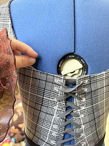 alt geyim: Qadınlar üçün dəbli qolsuz top – qrafit-melanj rəngli qaşqay (plaid) — 3