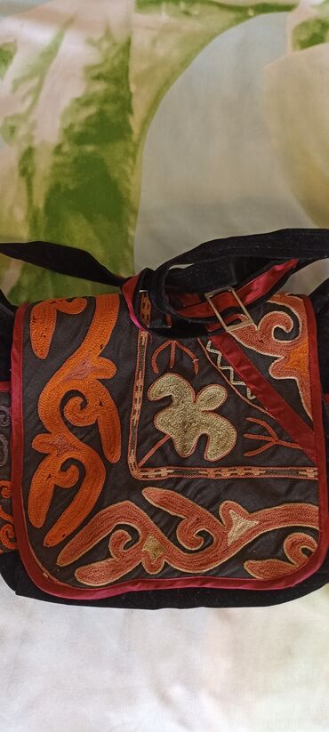 барсетки ручной работы: Сумка в национальном стиле с вышивкой ручной работы