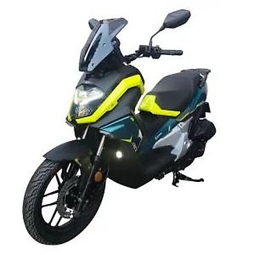 peda 200: KMOTO X-ADV skuter – sportsko‑avanturistički dizajn sa modernom — 8