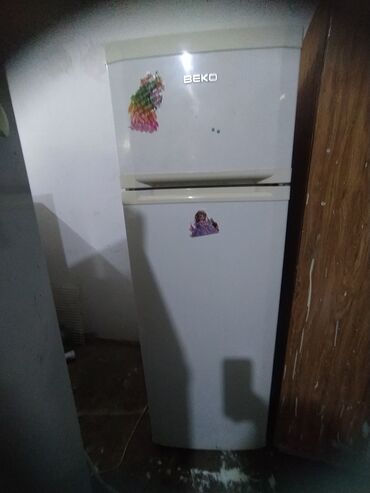 Plitələr və bişirmə panelləri: Beko iki qapılı soyuducu - Brend: BEKO - Rəng: ağ - Üst hissə