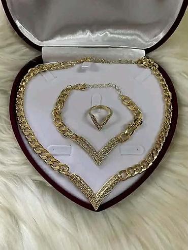 lady secret: Komplet nakita – ogrlica, narukvica i prsten u zlatnoj boji sa V — 3