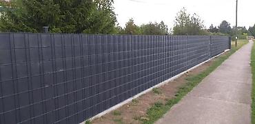 Proizvodi od rolovanog metala, metalni kanali: 🌿 TRAKA REBRASTA PVC 26m x 19cm Za 2D panel – zaštita od pogleda 📍 — 12