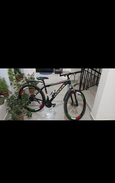 28 velosiped satisi: İşlənmiş Şəhər velosipedi Adidas, 28", Ünvandan götürmə