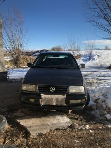 Volkswagen: Volkswagen Vento: 1992 г., 1.6 л, Механика, Газ, Седан