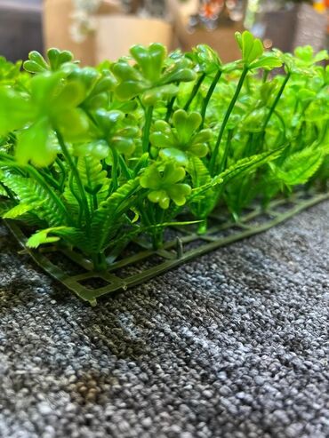 Süni güllər: Süni yaşıl divar paneli müxtəlif yaşıl yarpaqların və qırmızı — 33