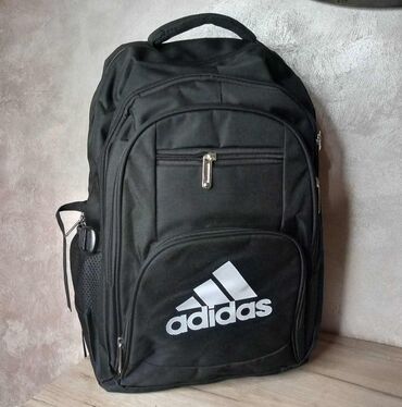 Torbe: Podeljeni unutrašnji deo + srednji i dva mala dela, skladište za piće — 12