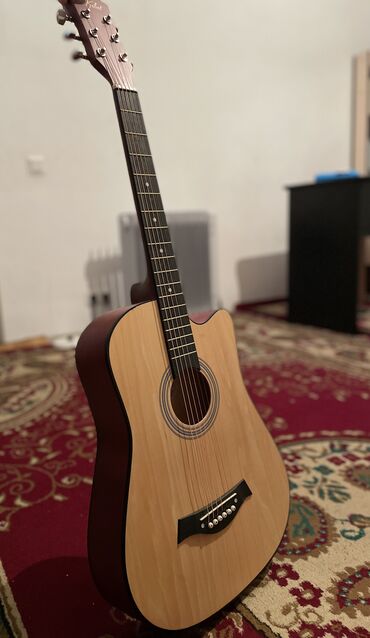 crafter гитара: Продаю гитару новую, с чехлом и с запасными струнами 👍