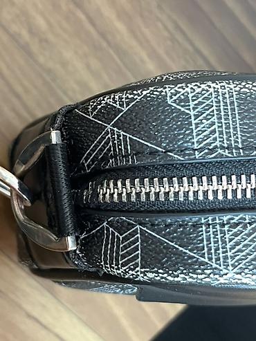 барсетки через плечо: ( 4 сумки )Всё стоит 2.200 Сом В это входит Tommy Hilfiger экокожа — 5