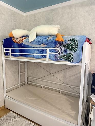 bunk bed: Двухъярусная кровать с выдвижным нижним спальным местом. - Каркас — 2