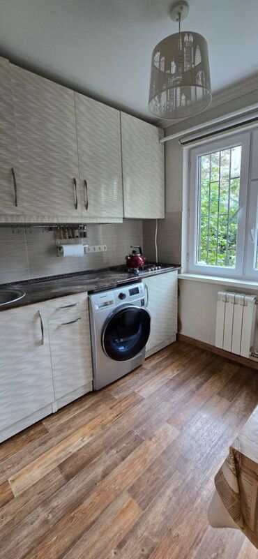 бишкек продажа квартира: 2 комнаты, 43 м², 104 серия, 1 этаж