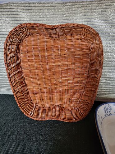 Činije: Posuda nova,vintaz porcelanska sa korpom. Nova posuda univerzalna,sve na lalafo.rs — 11 Činije: Posuda nova,vintaz porcelanska sa korpom. Nova posuda univerzalna,sve — 11