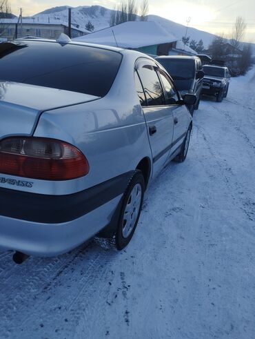 Toyota: Toyota Avensis: 2002 г., 1.8 л, Механика, Бензин, Седан