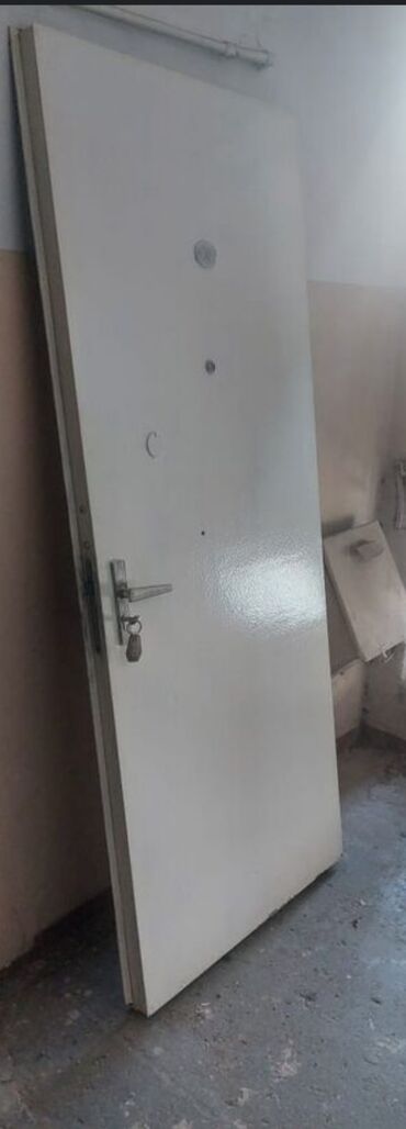 акриловый вкладыш в ванну: 1 metr en, 2.10 hündürlük. 4 lük dəmirdən möhkəm qapıdır