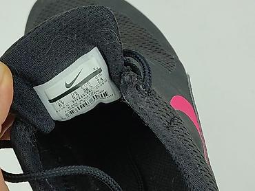 9 lat: Nike, Sneakersy damskie, rozmiar 38.5 — 5