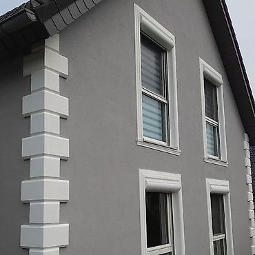 pencere qapi: Pəncərə üçün dekorativ fasad haşiyəsi, müxtəlif memarlıq üslublarına — 5