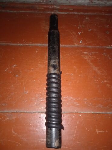 бочки для питьевой воды: Metal boru üzərində rezin spiral qoruyucu ilə elastik amortizator