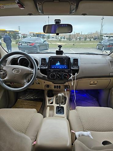 Toyota: Toyota Fortuner: 2.7 l | 2005 il Ofrouder/SUV — 5