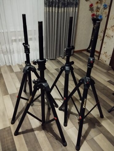 Digər auditexnika: Səhnə və tədbirlər üçün tam səs sistemi paketi Tərkib: - Mixer pultu — 8