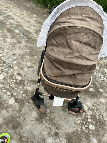 коляска детская: Коляска, цвет - Коричневый, Б/у