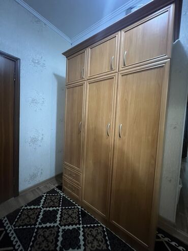 продаю бу кухонный шкаф: Продается Шкаы для одежды и гарнитур для прихожей, состояние хорошее