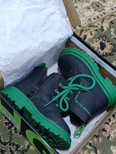 робот для детей: Детская обувь и стульчик для кормления 1) Ботинки для