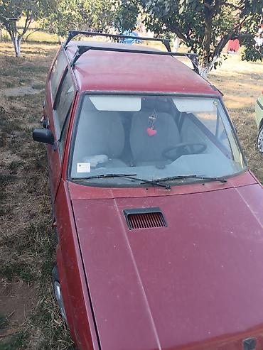 cz 90: Zastava Yugo, crvena boja, trovratni hečbek. Karakteristike i — 1