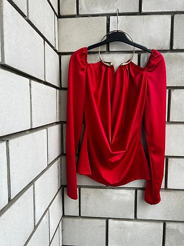 Bluze: Elegantna ženska bluza sa dugim rukavima i drapiranim prednjim delom — 2