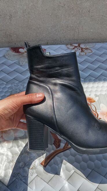 Botinka və botilyonlar: Burberry, Ölçü: 38.5, rəng - Qara, Yeni — 6