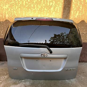 tayota spacio: Крышка багажника Toyota Corolla Spacio (надпись Spacio на панели) — 1