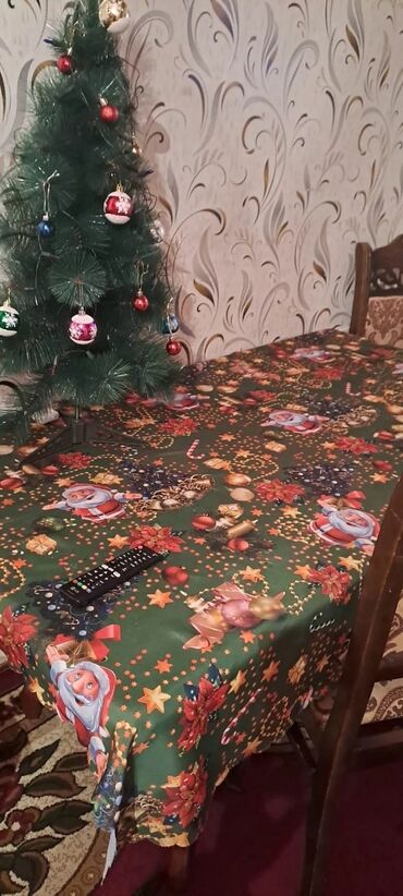 20 yanvar sekilleri yukle: Yolka və süfrə ikisi bir yerde 10 manata