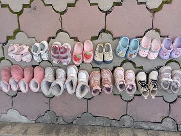 Детская обувь: Б/у детская обувь. без дыр надо только почистить зимние,весенне-