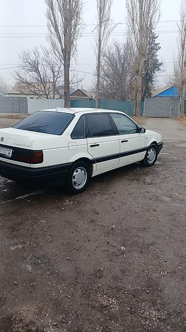 Volkswagen: Volkswagen Passat: 1988 г., Седан — 3