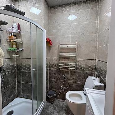 Mənzillər: Mətbəx mebeli dəsti və masa-stul komplekti - Geniş L formalı mətbəx — 2