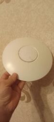Masaüstü kompüterlər və iş stansiyaları: Ubiquiti UniFi AP Long Range (UAP‑LR) – tavan/daş divar montajlı Wi‑Fi