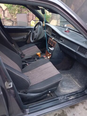 Mercedes-Benz: Mercedes-Benz 190E sedan - Model: Mercedes-Benz 190E (W201) - Kuzov — 3