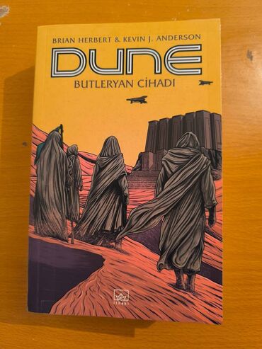 Kitablar, jurnallar, CD, DVD: Dune kitabı satılır. Qiyməti – 15azn. 736 səhifədir. Kitabın tanıtım