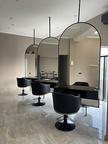 Salon oturacaqlari biri 200 azn satılır. Güzgüler ise iki tereflidi 3