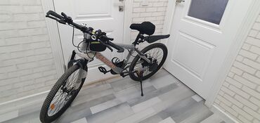 велосипед jaint: Классный новый велосипед . 21 скорость, колеса 24 . В комплекте