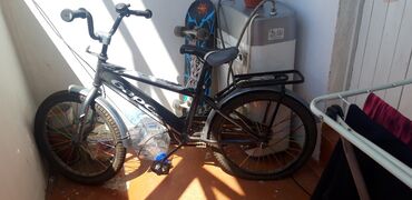 детский велосипед ягуар алюминиевый 18: Продаю велосипед в хорошем состоянии возраст от 6 -10 лет в