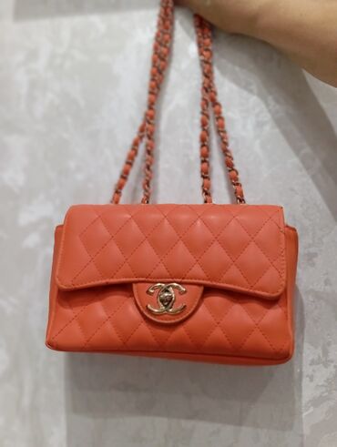 Polo köynəklər: Çiyin çantası, Chanel, İşlənmiş