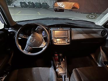 corolla cros: Maşın Arendaya verilir. İlkin :2200 AZN Gündəlik 30 AZN. Taksi — 5