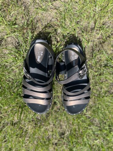 детская обувь летняя: Летние босоножки, б/у. В хорошем состоянии, заказывала из Кореи вроде
