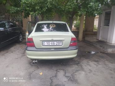 авто фольксваген поло: Opel Vectra: 1.6 l | 1996 il Sedan