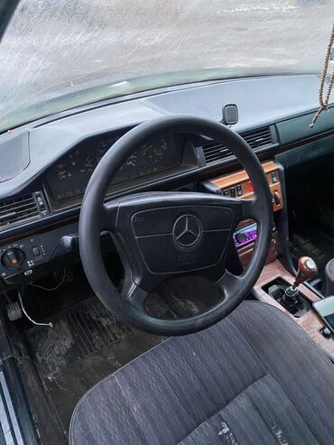 Mercedes-Benz: Mercedes-Benz W124: 1993 г., 2.2 л, Механика, Бензин, Универсал — 5